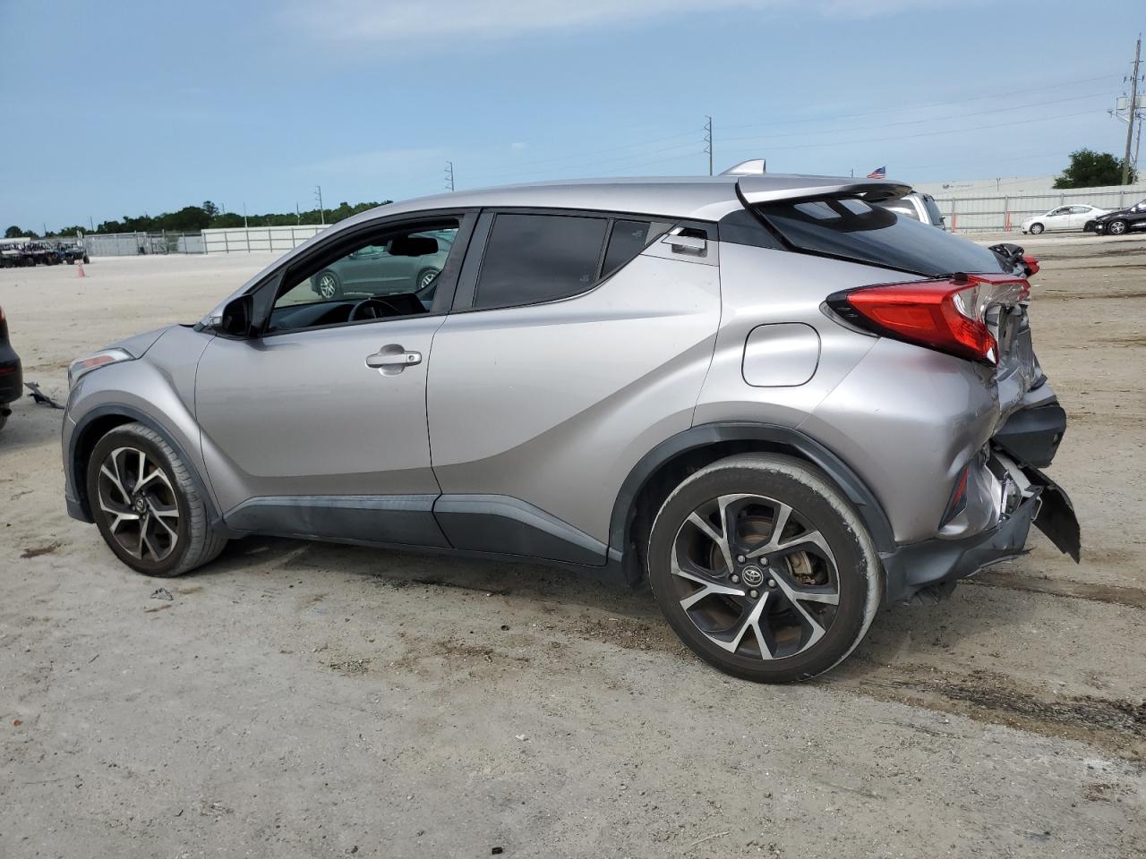 Photo 1 VIN: NMTKHMBX3JR010893 - TOYOTA C-HR 