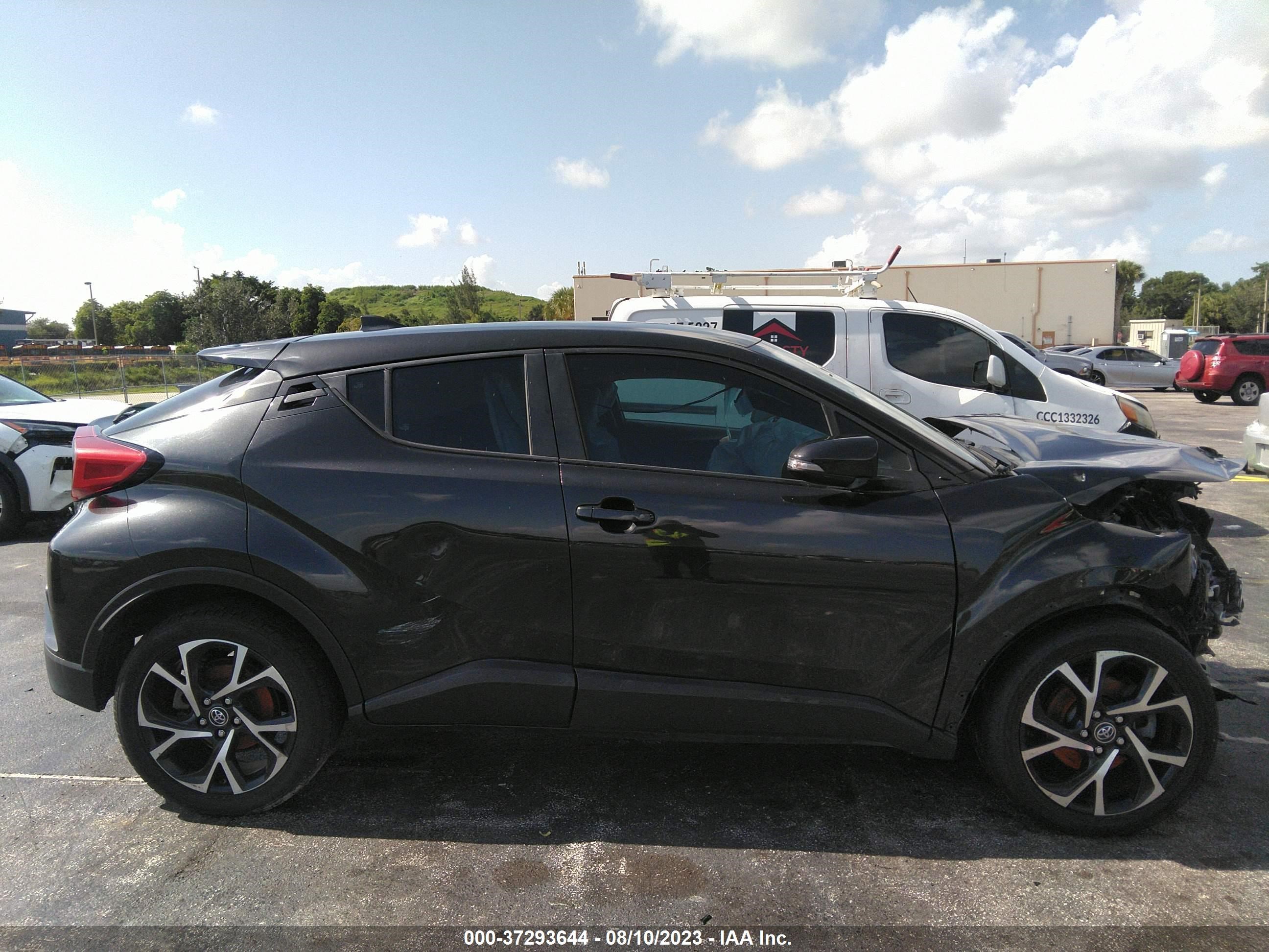 Photo 12 VIN: NMTKHMBX6JR020589 - TOYOTA C-HR 