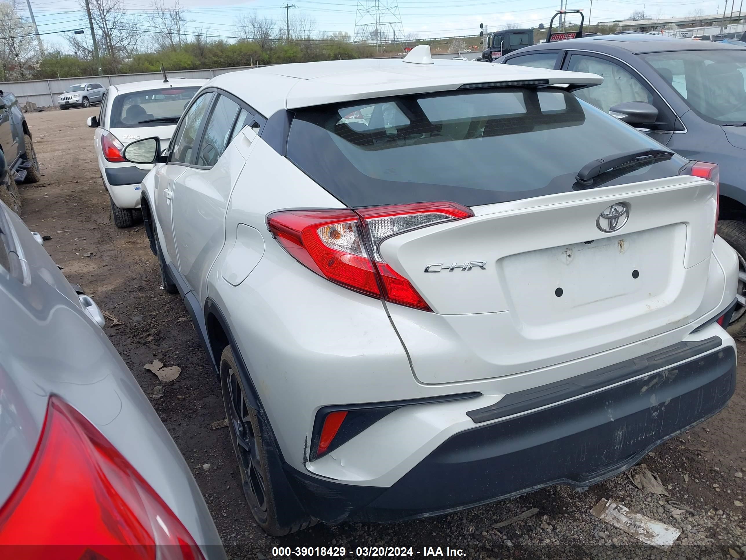 Photo 2 VIN: NMTKHMBX7LR116301 - TOYOTA C-HR 