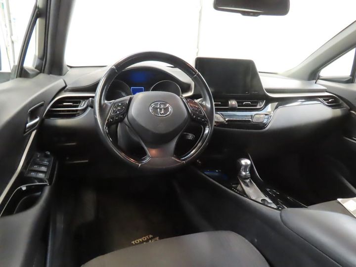 Photo 2 VIN: NMTKZ3BX80R117718 - TOYOTA C-HR 1.8 HYBRID DYNAMIC AUTOMAAT 5D 