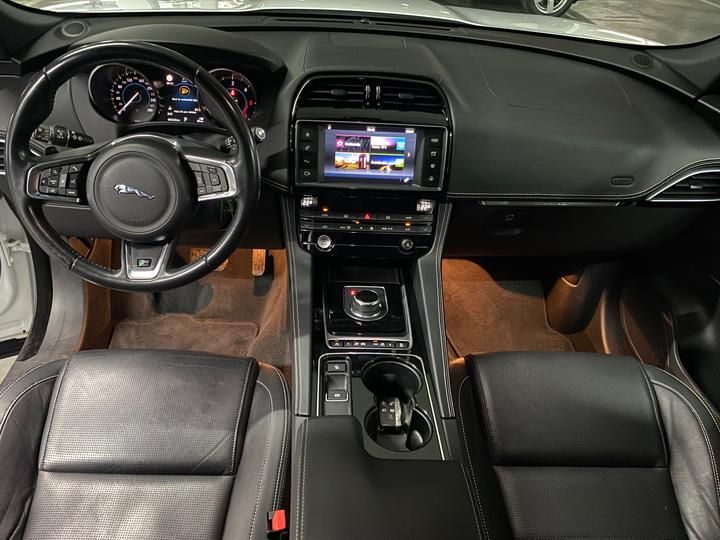 Photo 5 VIN: SADCA2BK7HA881245 - JAGUAR F-PACE SUV 