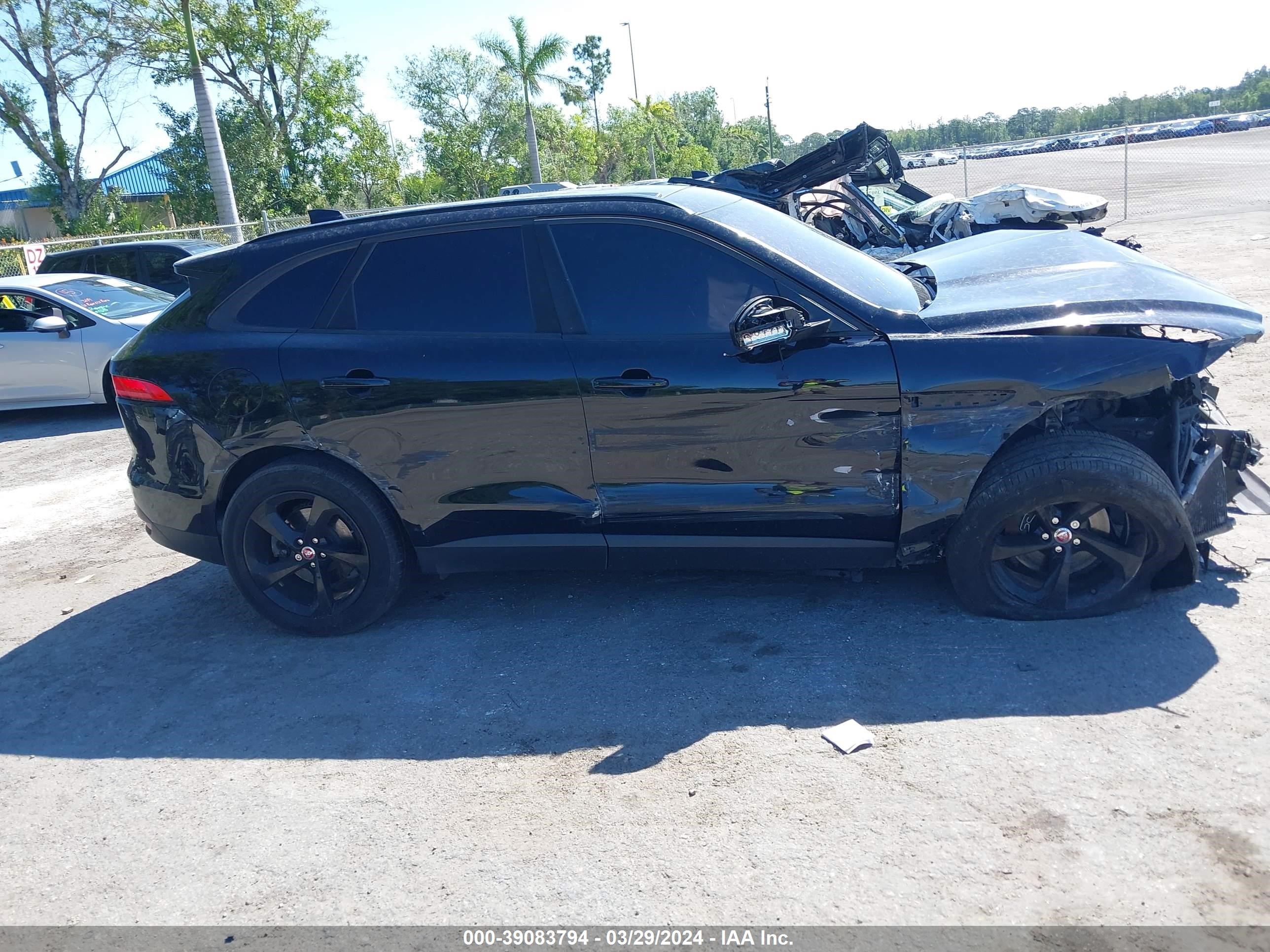 Photo 12 VIN: SADCJ2FX2JA294611 - JAGUAR F-PACE 