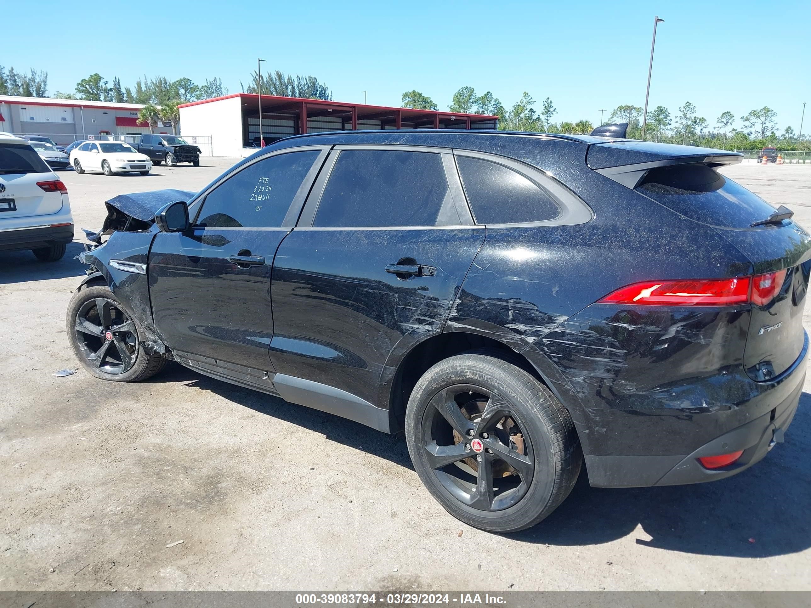 Photo 2 VIN: SADCJ2FX2JA294611 - JAGUAR F-PACE 