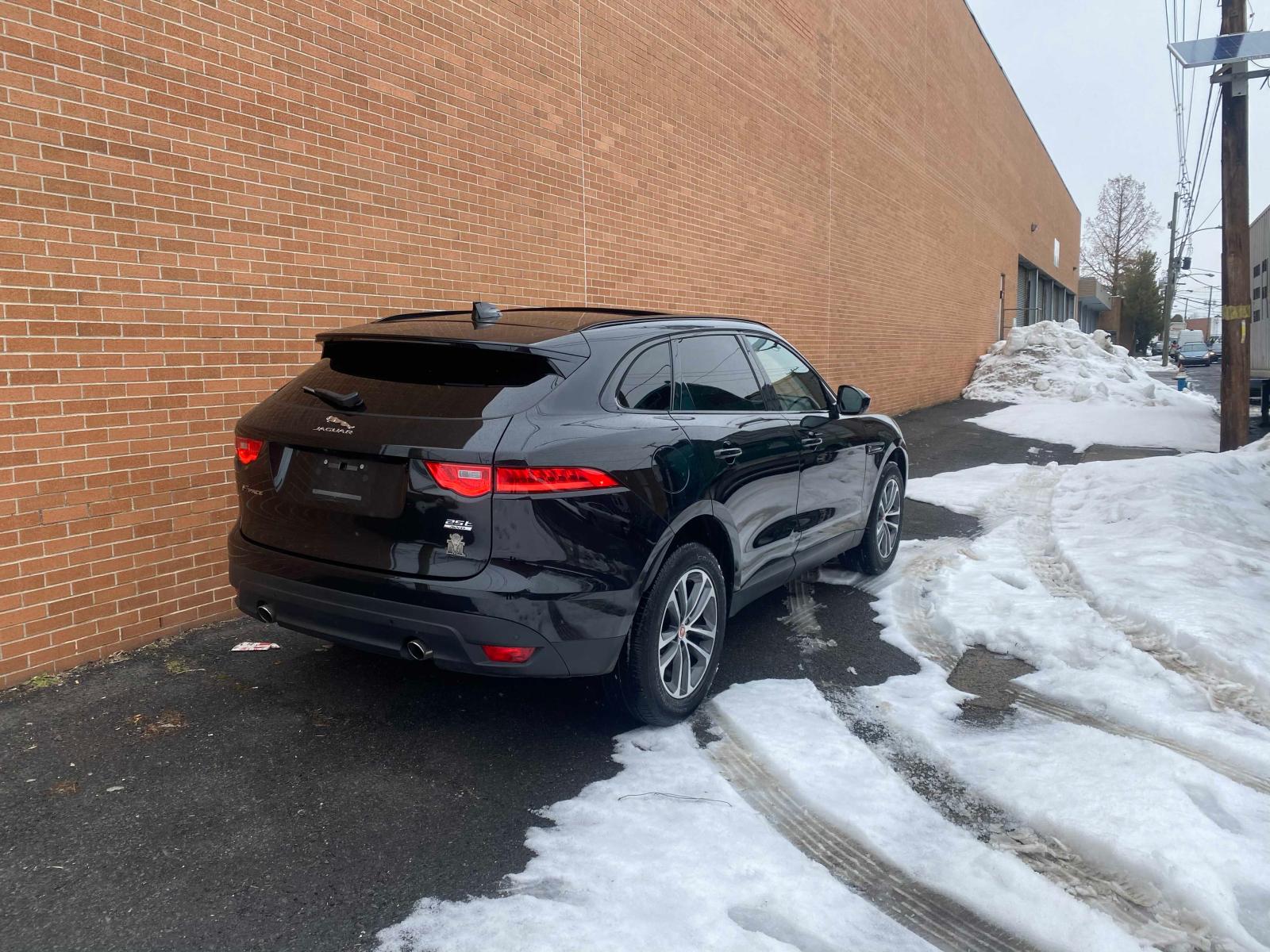 Photo 3 VIN: SADCJ2FX2KA357059 - JAGUAR F-PACE PRE 