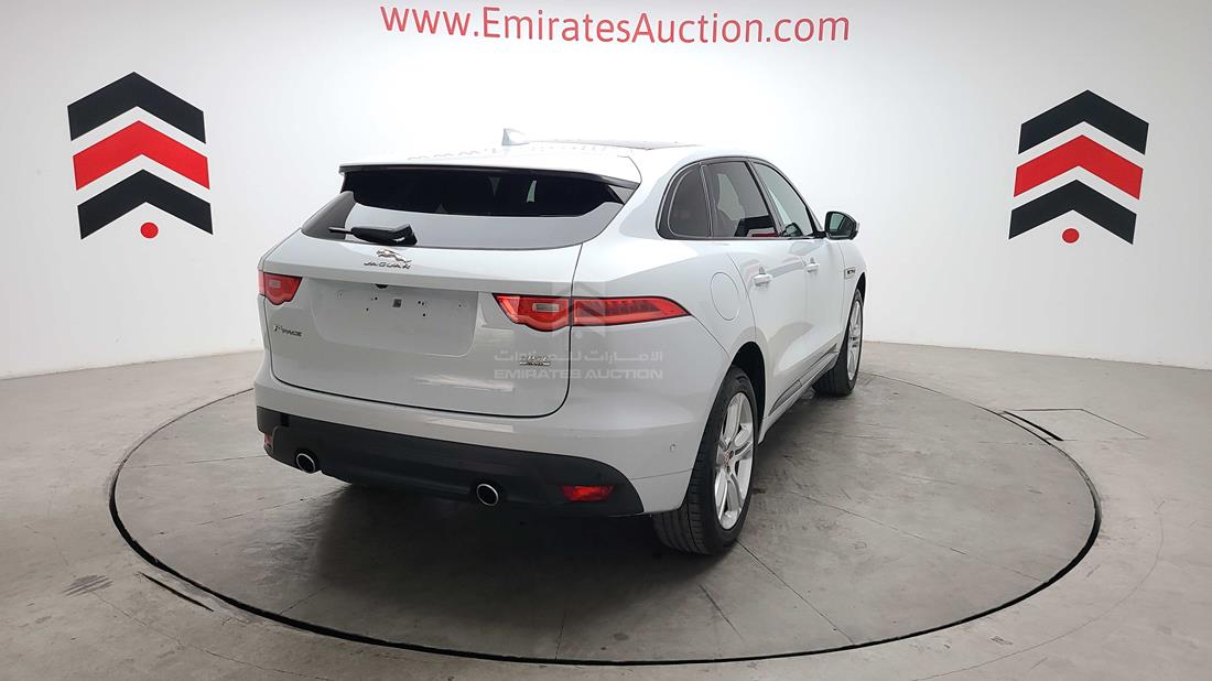 Photo 12 VIN: SADCL2BV9HA045151 - JAGUAR FPACE 