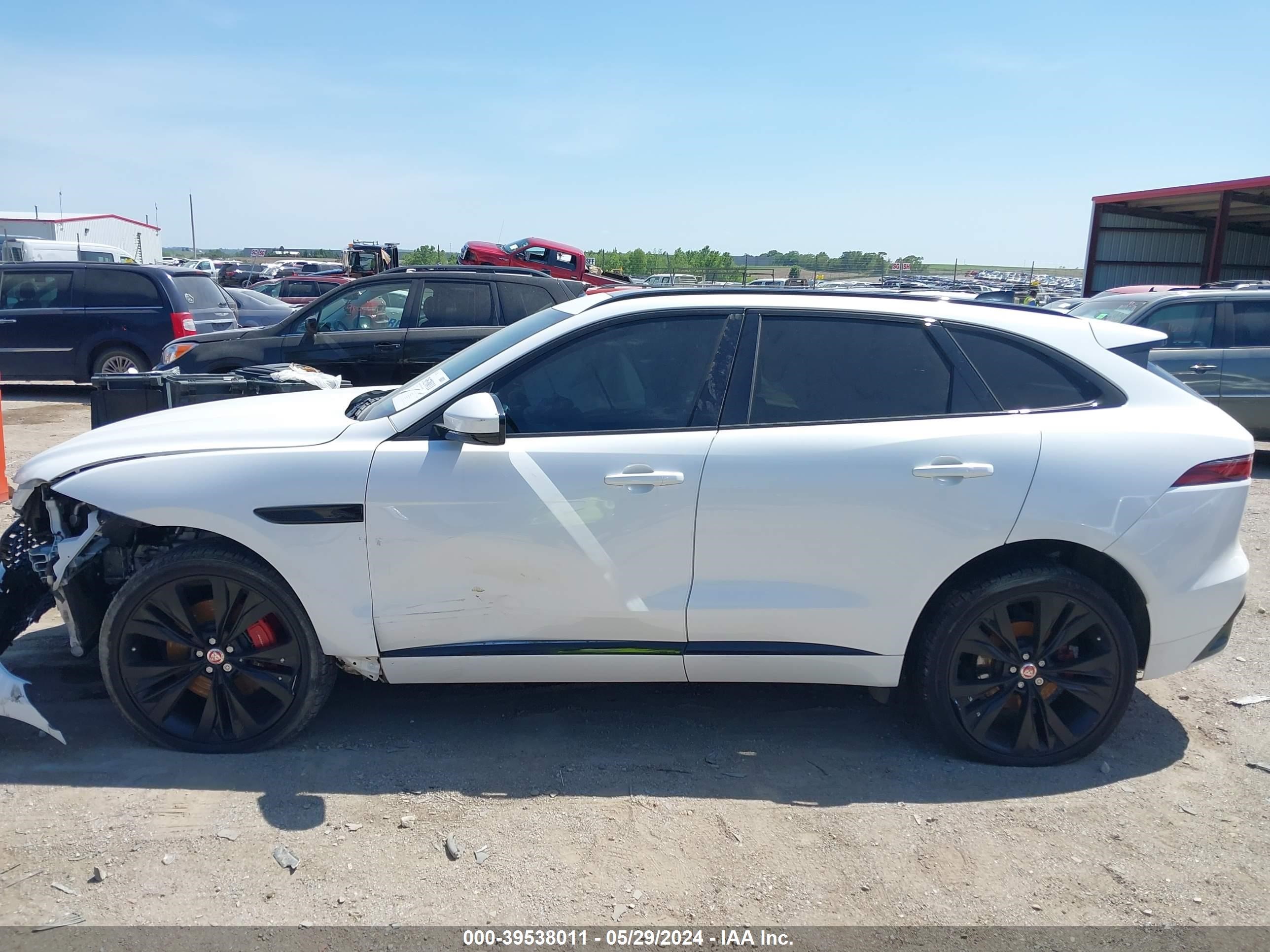 Photo 13 VIN: SADCT2FU3PA714594 - JAGUAR F-PACE 