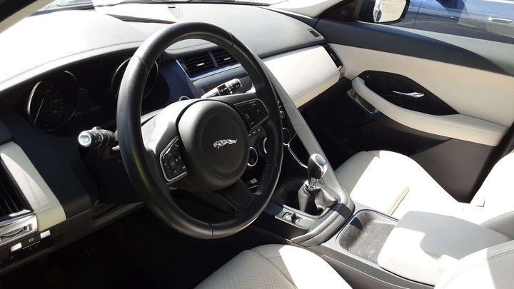 Photo 9 VIN: SADFB2DNXK1Z51619 - JAGUAR E-PACE 