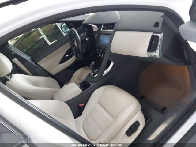 Photo 4 VIN: SADFP2FX6L1015031 - JAGUAR E-PACE 