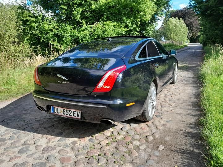 Photo 2 VIN: SAJAA1621BNV11109 - JAGUAR XJ 