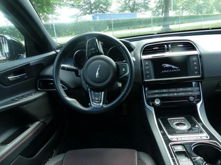 Photo 3 VIN: SAJAB4BN1HA958828 - JAGUAR XE 