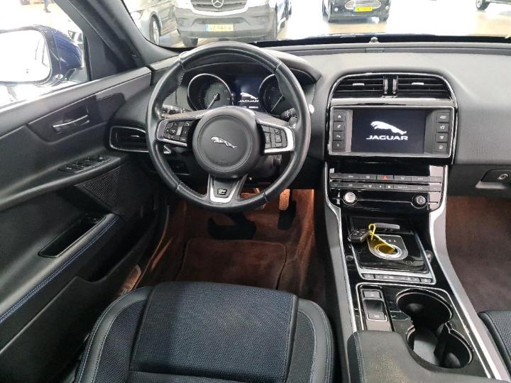 Photo 10 VIN: SAJAB4BN3GA924548 - JAGUAR XE 