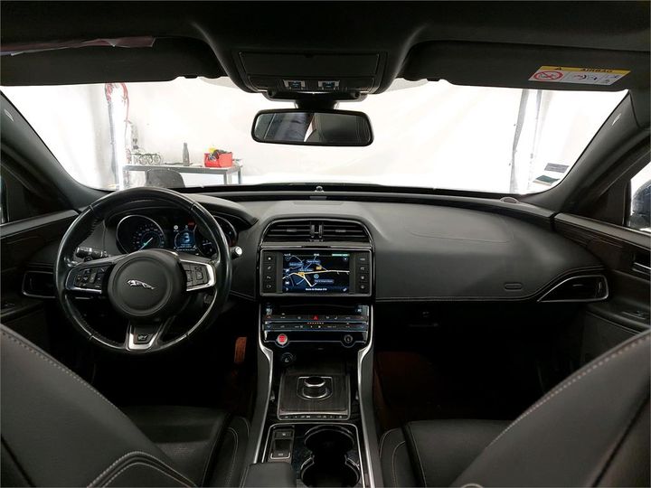 Photo 3 VIN: SAJAB4BN3HA948057 - JAGUAR XE 