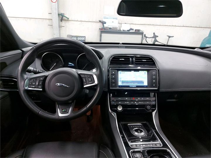 Photo 12 VIN: SAJAB4BN3JCP40352 - JAGUAR XE 