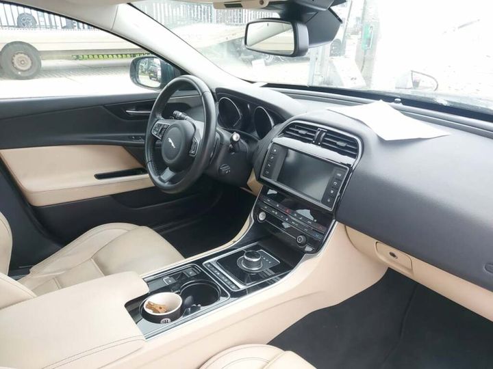 Photo 3 VIN: SAJAB4BN4HCP09749 - JAGUAR XE 