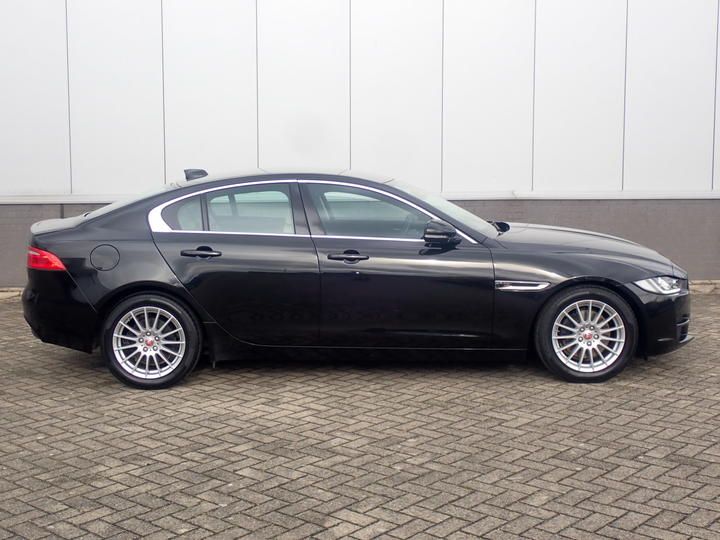 Photo 3 VIN: SAJAB4BN5HCP00123 - JAGUAR XE SALOON 