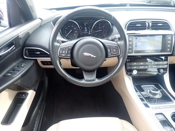 Photo 4 VIN: SAJAB4BN5HCP00123 - JAGUAR XE SALOON 