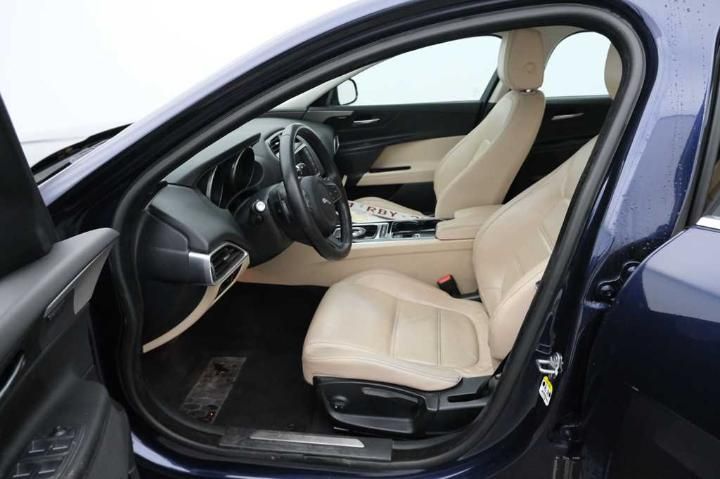 Photo 3 VIN: SAJAB4BN5HCP04382 - JAGUAR XE &#3914 