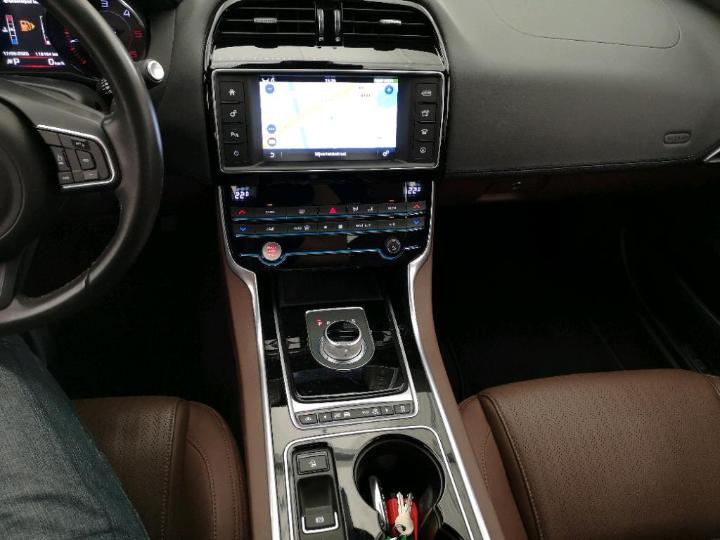 Photo 11 VIN: SAJAB4BN6GA914497 - JAGUAR XE 