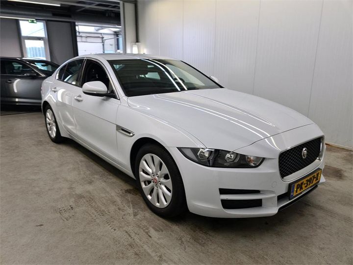 Photo 2 VIN: SAJAB4BN6JCP24100 - JAGUAR XE 