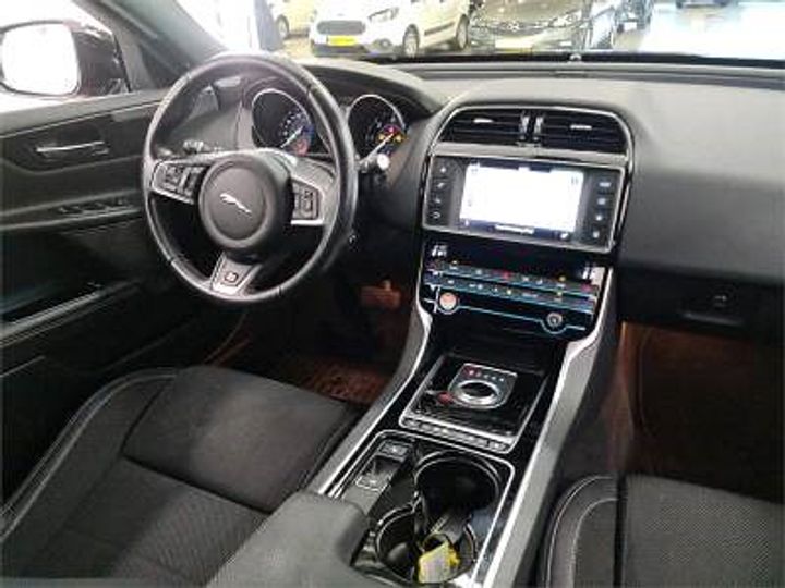 Photo 8 VIN: SAJAB4BN7HCP14024 - JAGUAR XE 