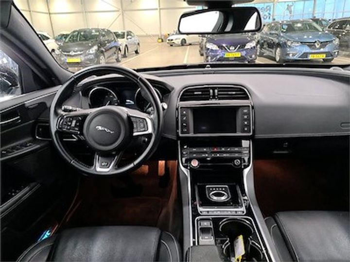 Photo 8 VIN: SAJAB4BN8HA946059 - JAGUAR XE 