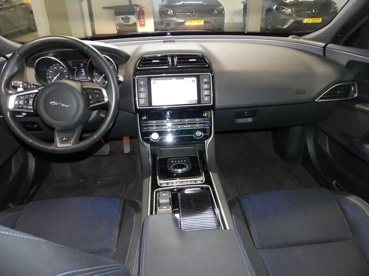 Photo 7 VIN: SAJAB4BN8JCP24597 - JAGUAR XE 