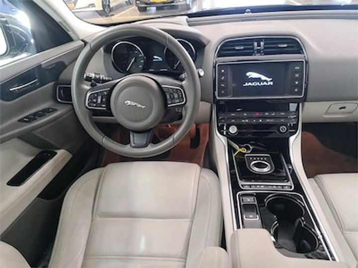 Photo 8 VIN: SAJAB4BN9HA947592 - JAGUAR XE 2.0D 180PK 