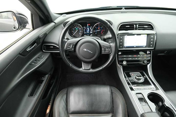 Photo 8 VIN: SAJAB4BNXHA956284 - JAGUAR XE &#3914 