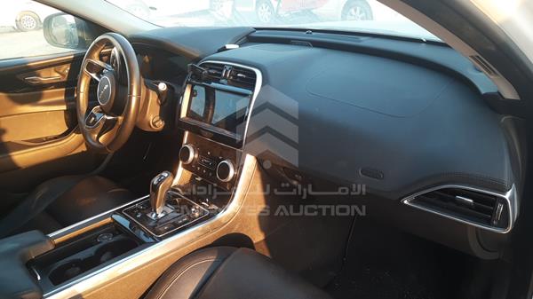 Photo 25 VIN: SAJAB4BX2LCP63660 - JAGUAR XE 