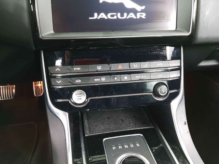 Photo 9 VIN: SAJAB4BX6KCP43510 - JAGUAR XE 