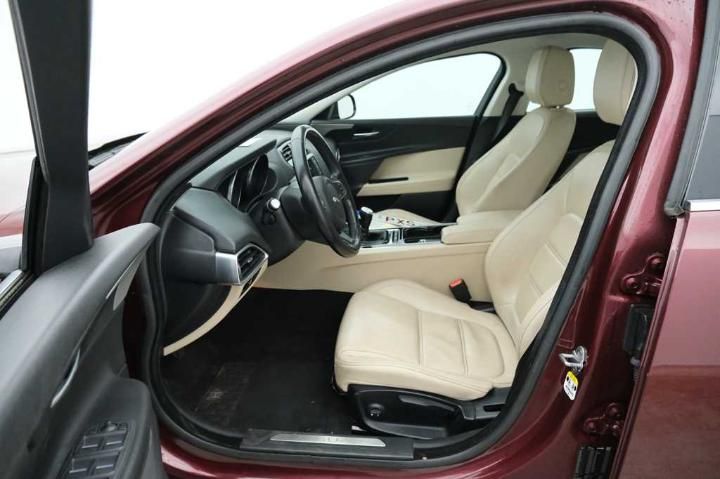 Photo 3 VIN: SAJAB4DN0HCP01709 - JAGUAR XE &#3914 