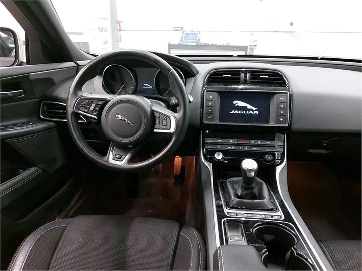 Photo 8 VIN: SAJAB4DN0HCP10054 - JAGUAR XE 