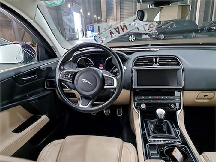 Photo 8 VIN: SAJAB4DN0KCP45815 - JAGUAR XE 