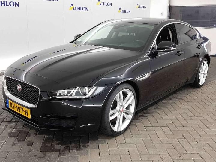 Photo 1 VIN: SAJAB4DN1HCP06112 - JAGUAR XE 