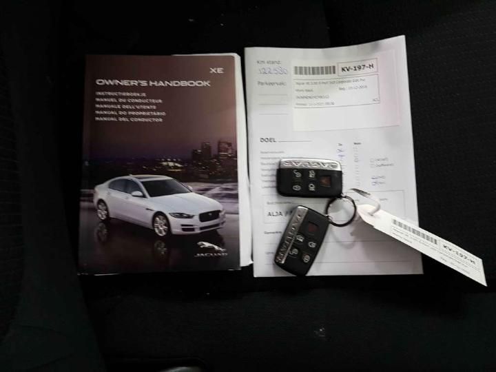 Photo 15 VIN: SAJAB4DN1HCP06112 - JAGUAR XE 