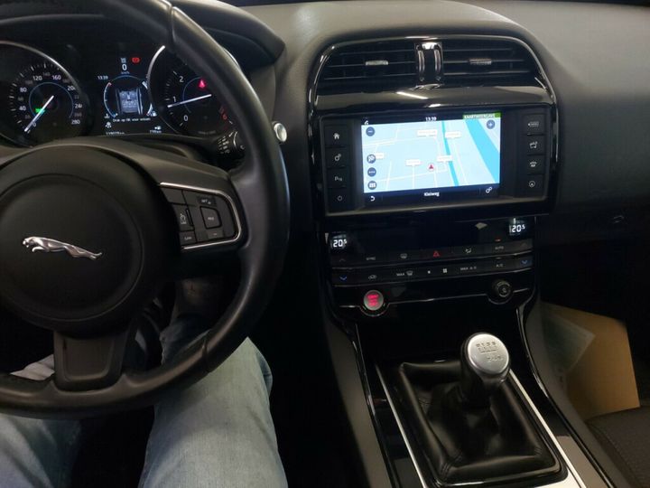 Photo 10 VIN: SAJAB4DN4HCP09781 - JAGUAR XE 