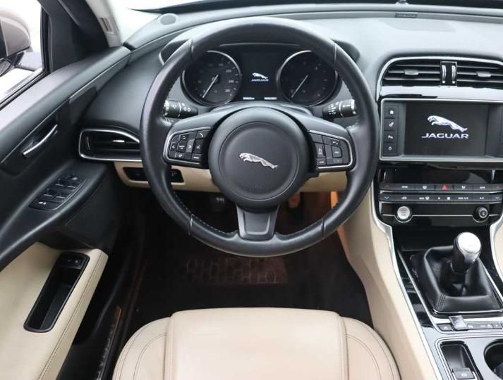 Photo 9 VIN: SAJAB4DN5HCP08154 - JAGUAR XE &#3914 