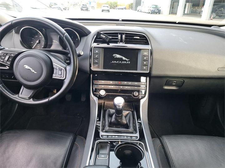 Photo 8 VIN: SAJAB4DN7HCP07071 - JAGUAR XE 