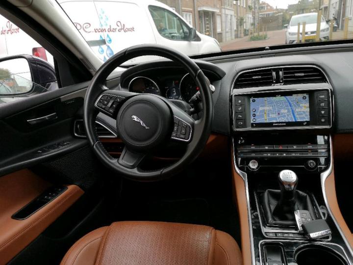 Photo 6 VIN: SAJAB4DN9HCP03832 - JAGUAR XE 