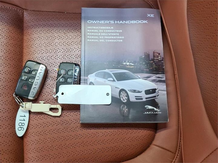 Photo 9 VIN: SAJAB4DN9HCP04365 - JAGUAR XE 