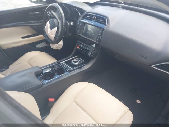 Photo 4 VIN: SAJAD4BG2HA946912 - JAGUAR XE 