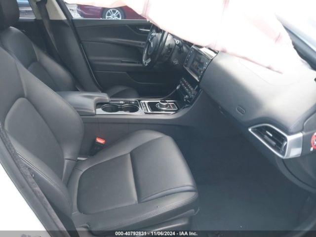 Photo 4 VIN: SAJAD4BG5HA951778 - JAGUAR XE 