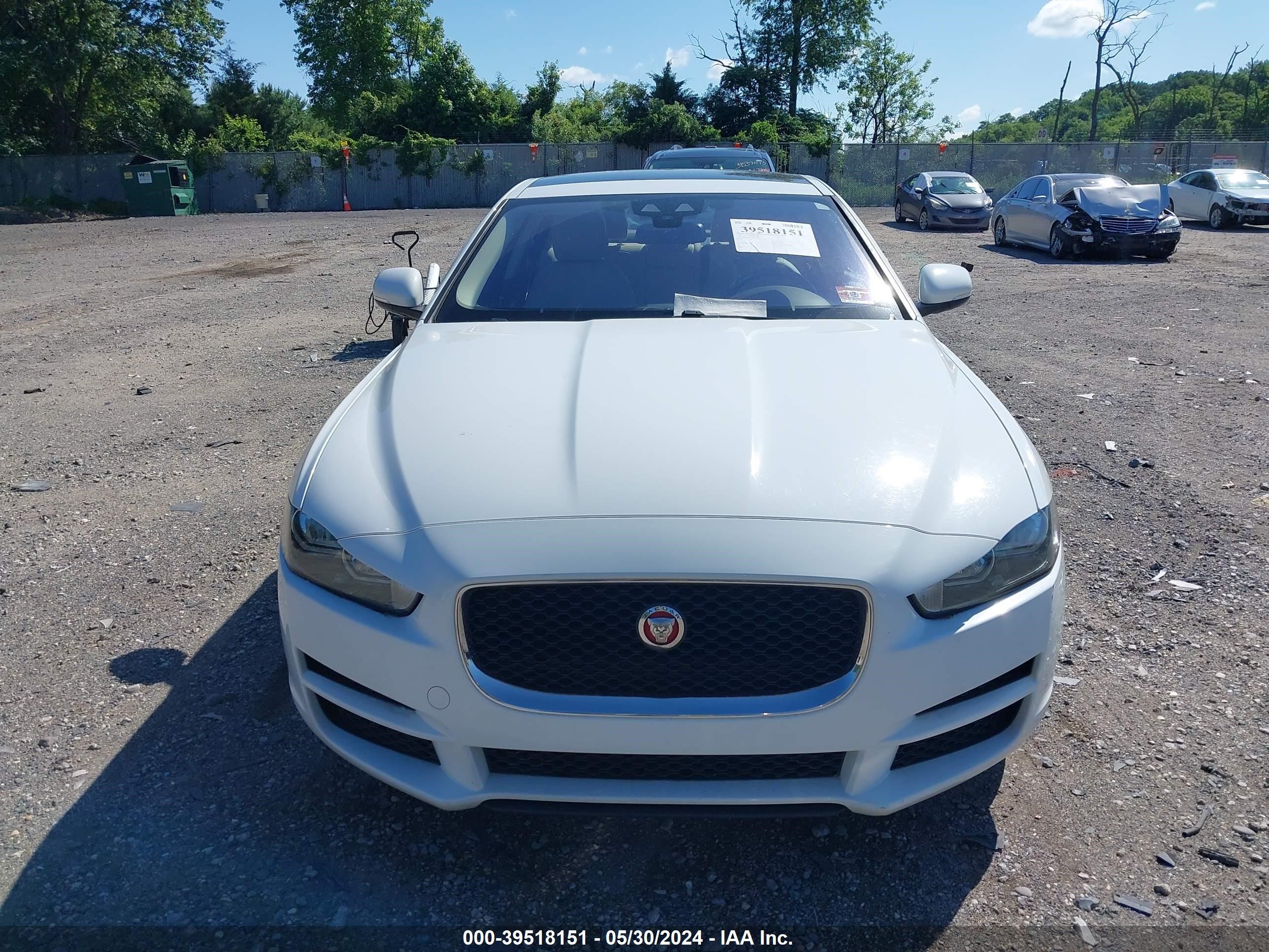 Photo 11 VIN: SAJAD4BG5HA969116 - JAGUAR XE 