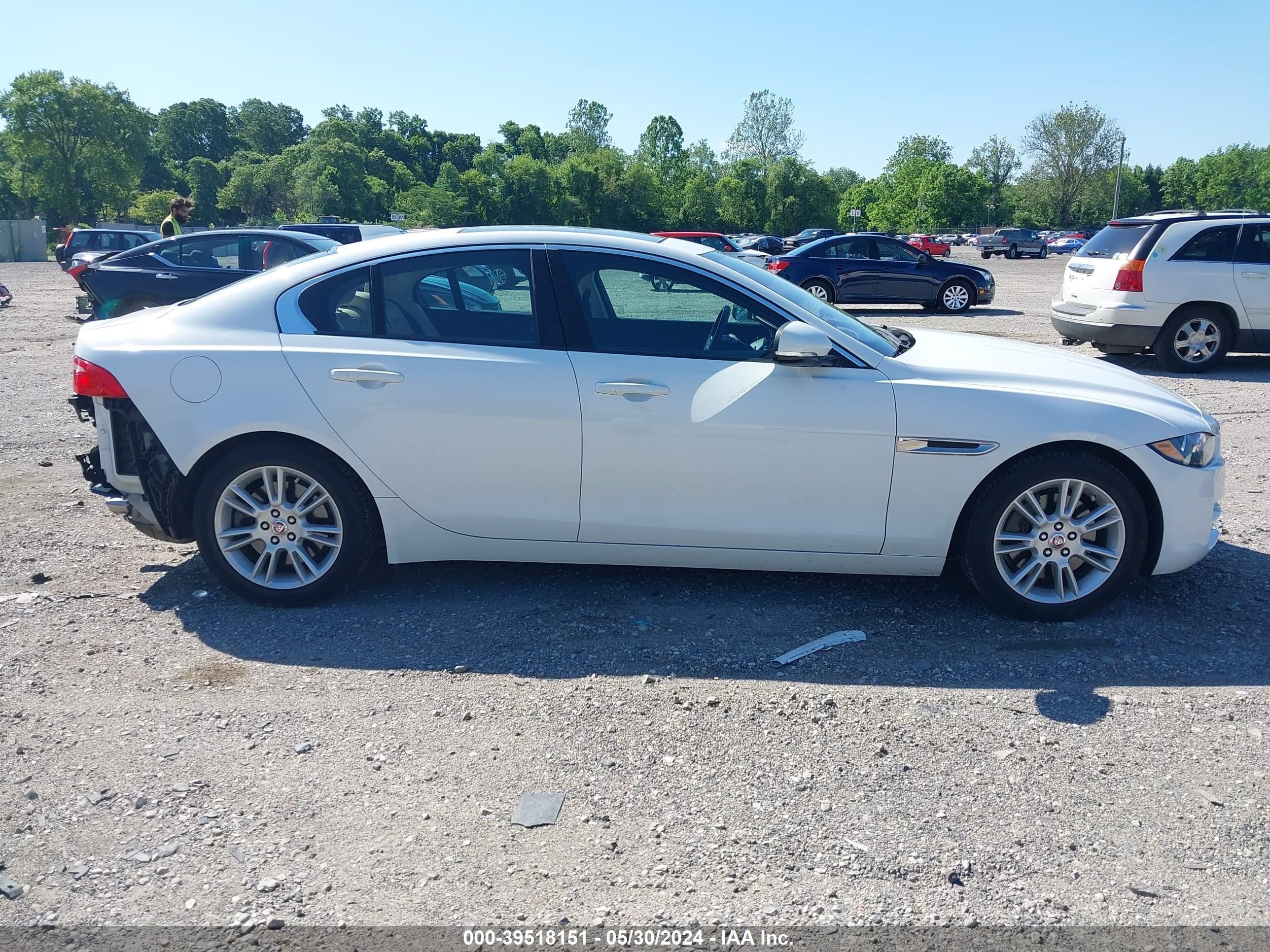 Photo 12 VIN: SAJAD4BG5HA969116 - JAGUAR XE 