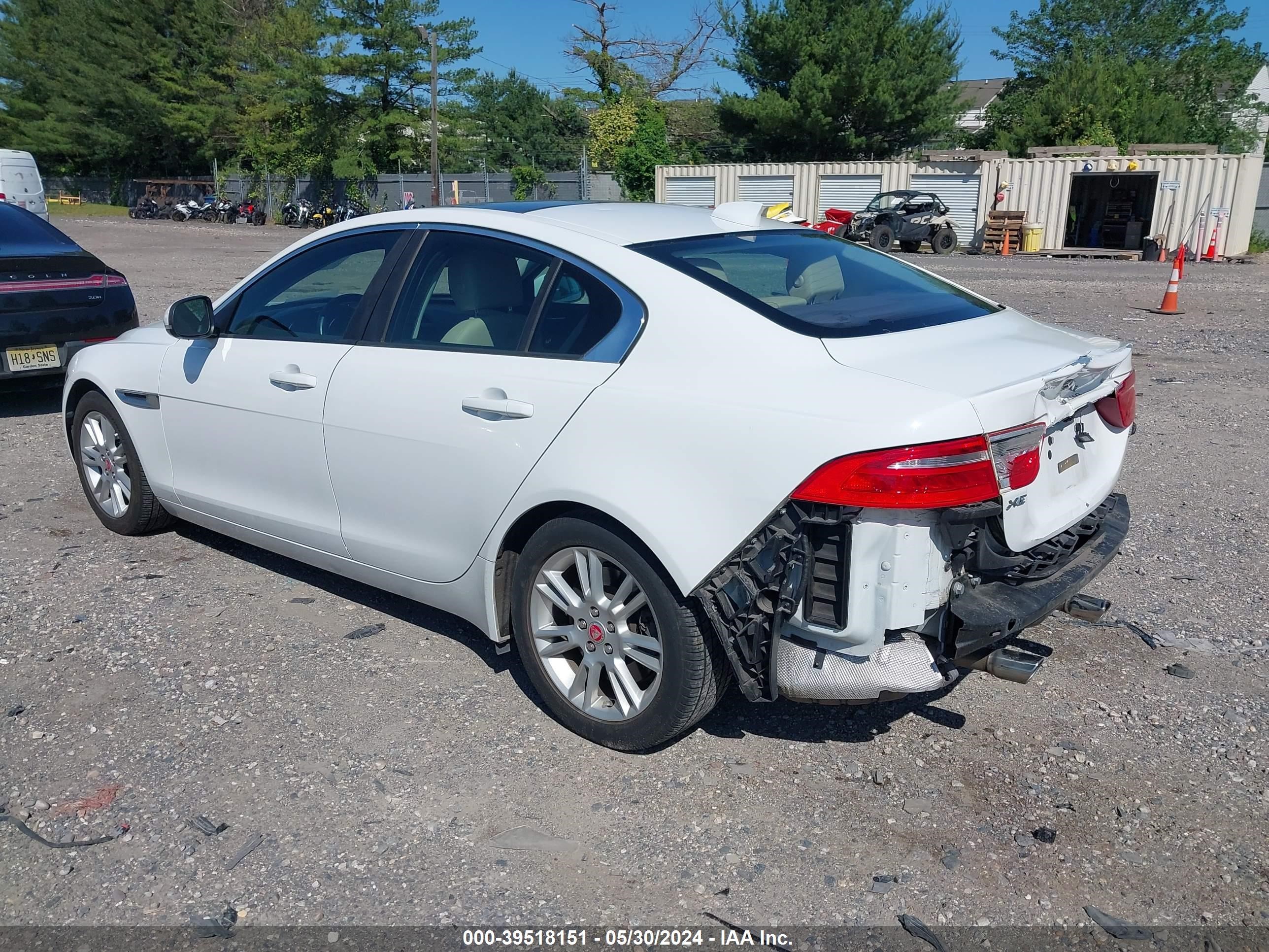 Photo 2 VIN: SAJAD4BG5HA969116 - JAGUAR XE 