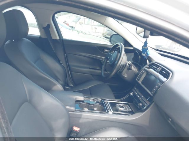 Photo 4 VIN: SAJAD4BG9HA963920 - JAGUAR XE 