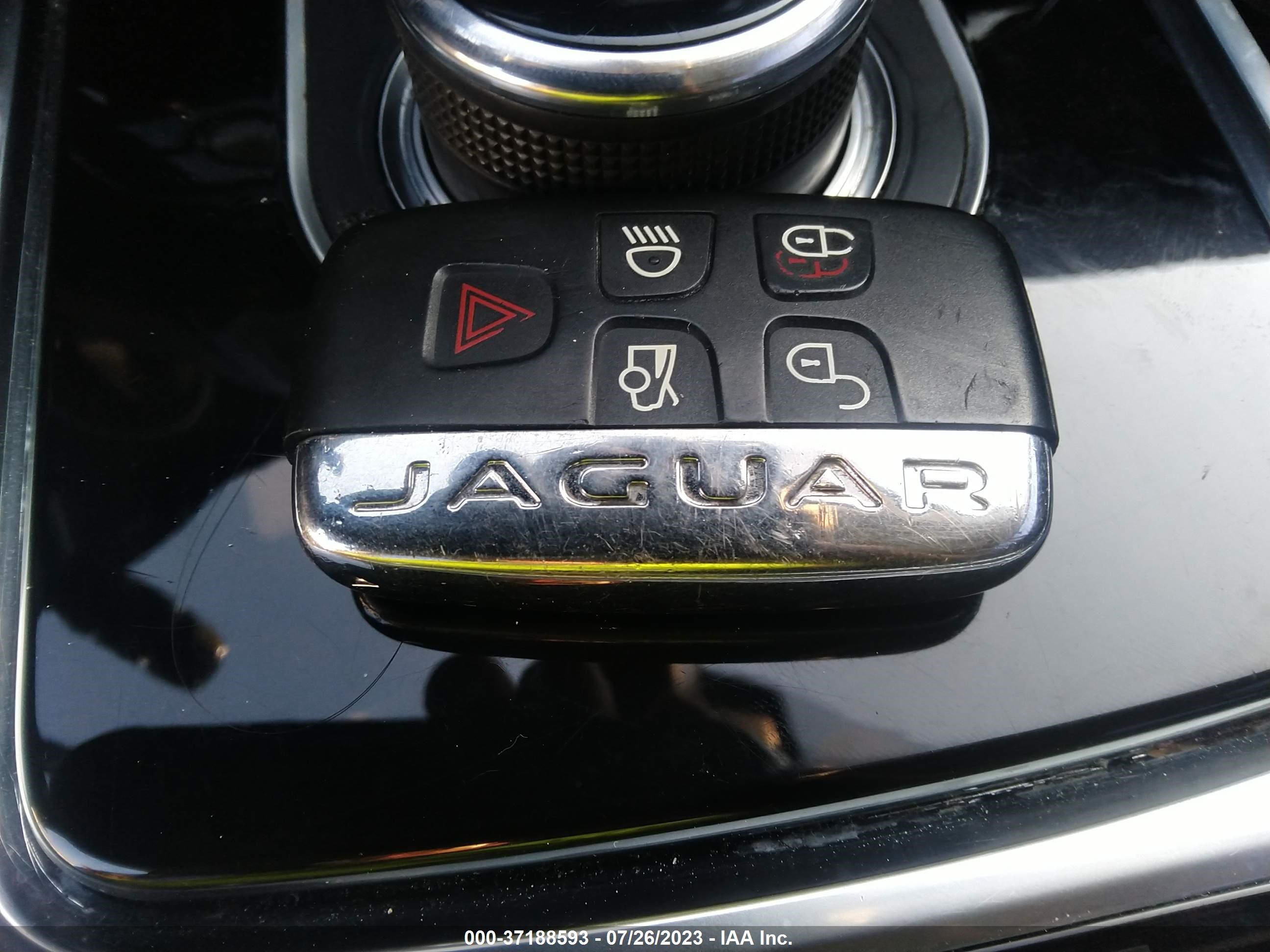 Photo 10 VIN: SAJAD4BV3HA901024 - JAGUAR XE 