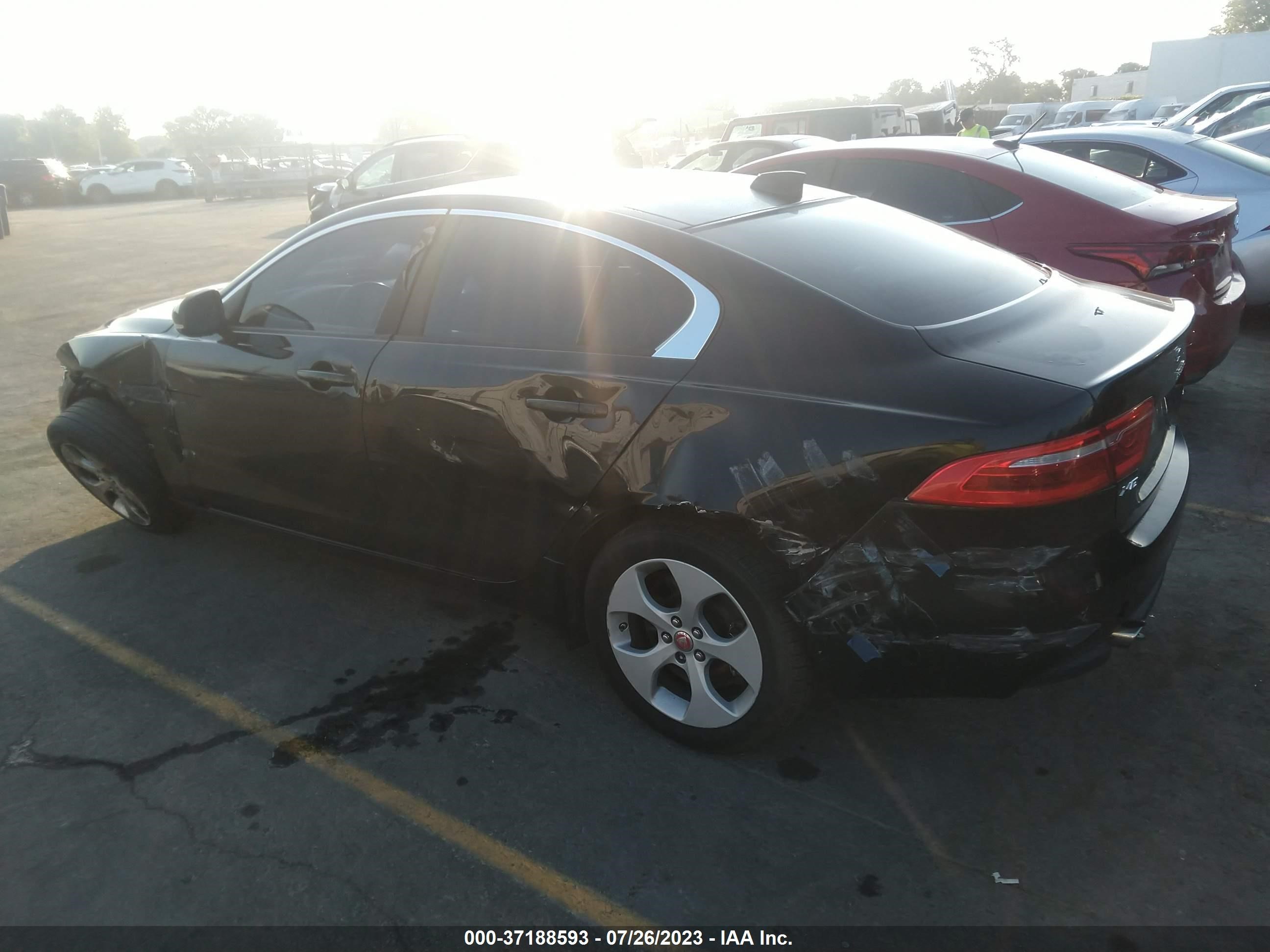 Photo 2 VIN: SAJAD4BV3HA901024 - JAGUAR XE 