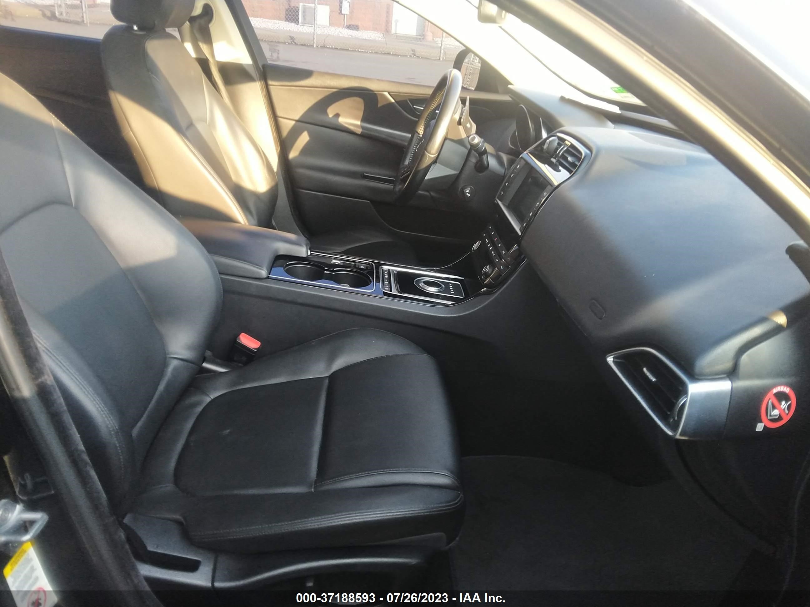 Photo 4 VIN: SAJAD4BV3HA901024 - JAGUAR XE 