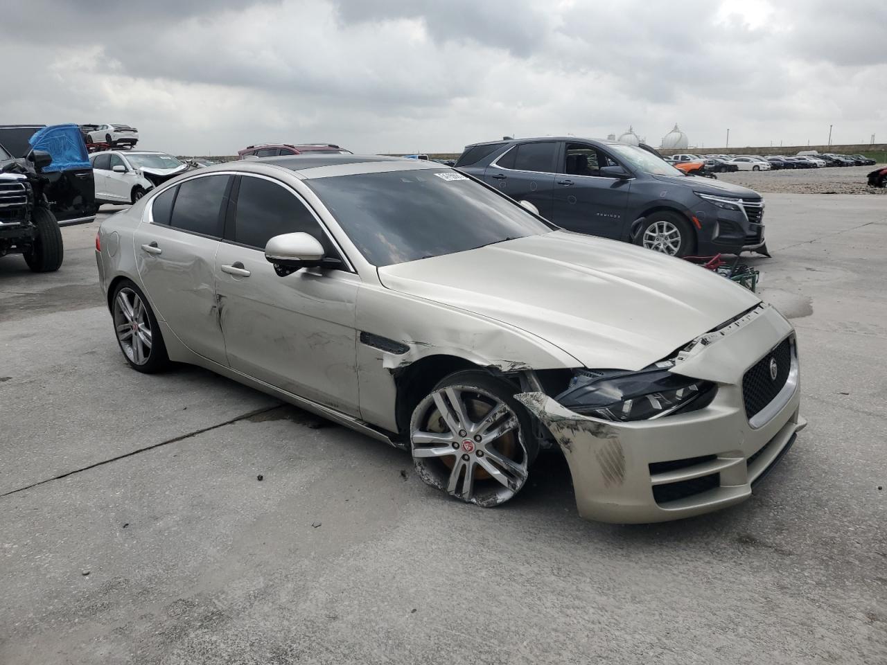 Photo 3 VIN: SAJAD4BVXHA965965 - JAGUAR XE 